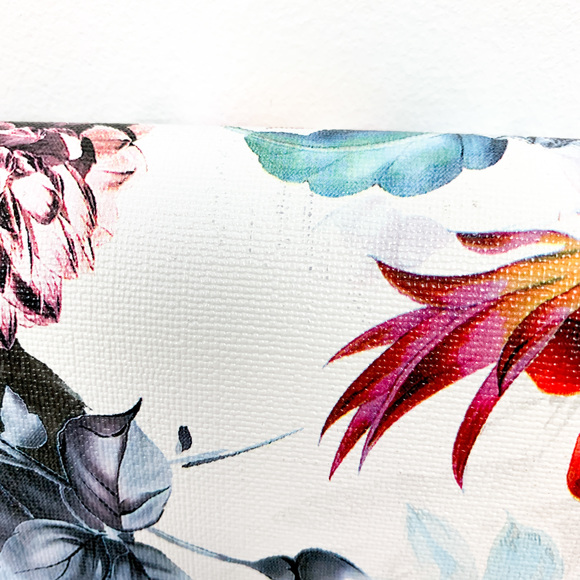 NWT White & Bright Floral Shoulder Bag with Silver Chain Strap - Picture 8 of 13